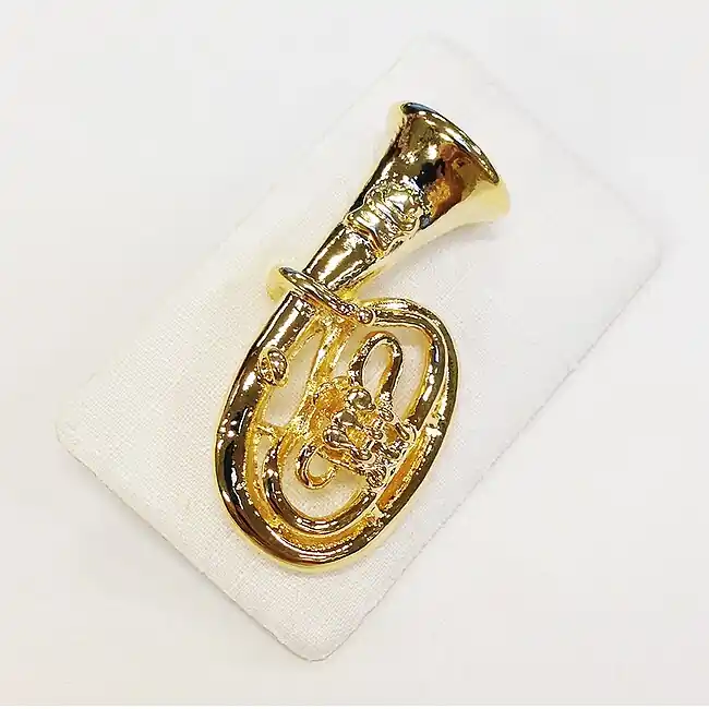 ART OF MUSIC Anstecker Tenorhorn gross Gold Modeschmuck Preisreduziert