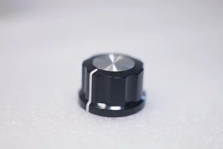 Button Medium, Black/Silver Zertifiziert